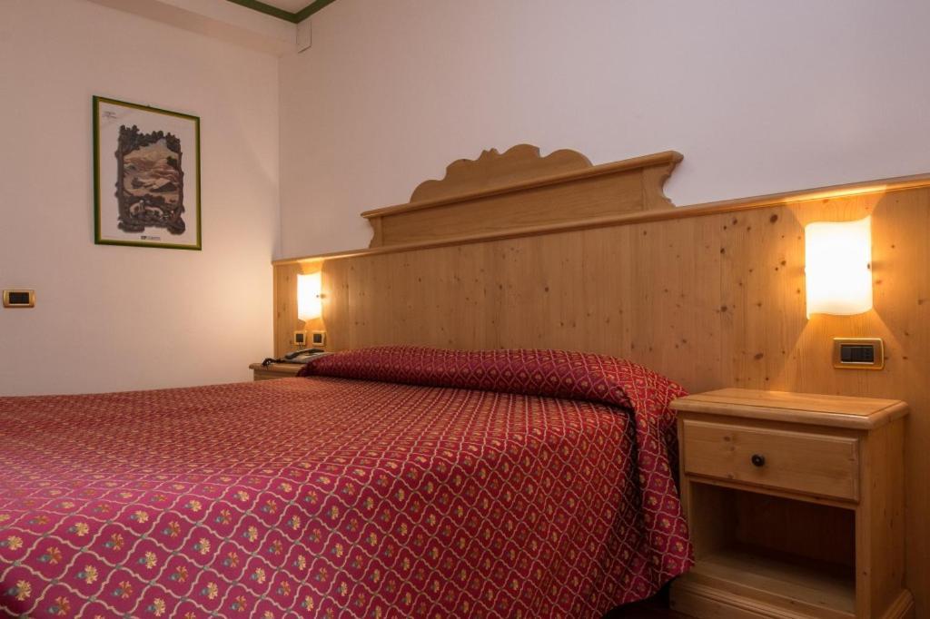 Hotel Alpi - 아지아고 외부 사진