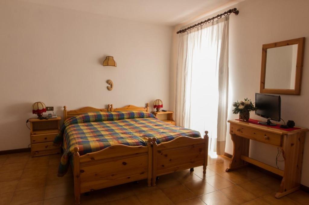Hotel Alpi - 아지아고 외부 사진